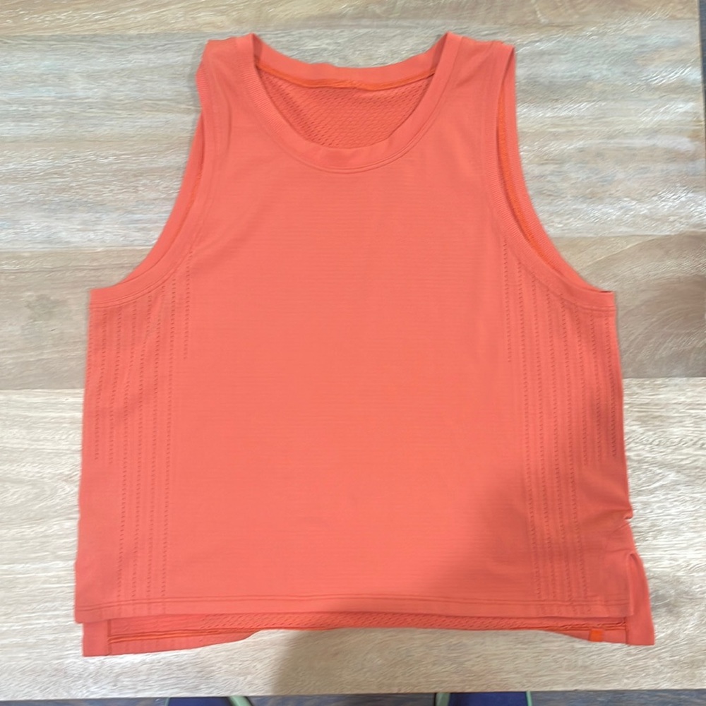 Lululemon cropped tank top-similar to current sculpt crop tank top.